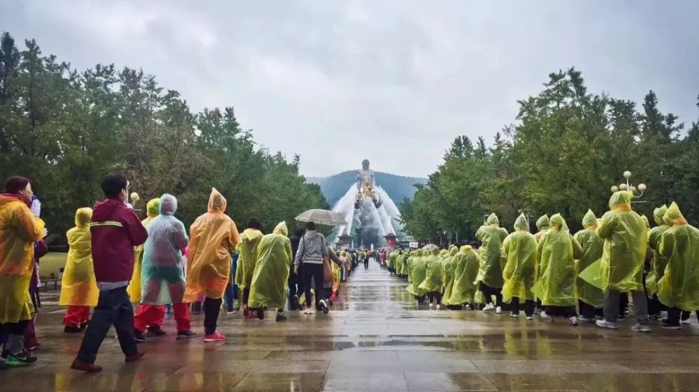 大為震怒,遂傳諭司雨的四海龍王三年內不得降雨,以示懲戒