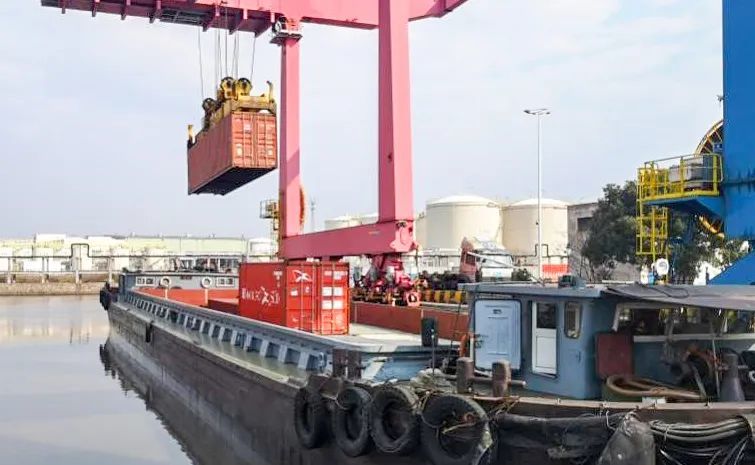 乍浦港区开辟 乍浦 兰溪 保供通道助力浙企复工复产 腾讯新闻