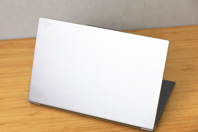 雷神mixbookair评测轻薄机身也有持久动力