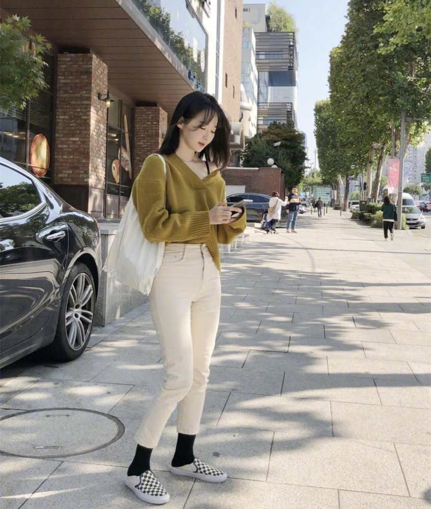 韩国"白富美歌手"姜敏京,人美歌甜还会穿,皮肤白成一道光