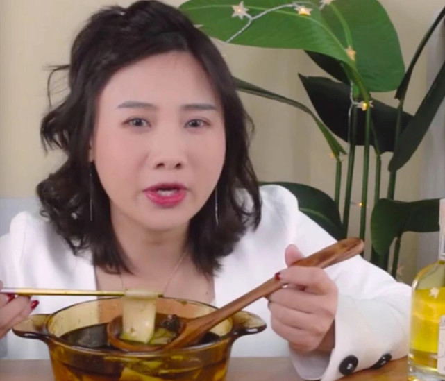 大胃王密子君终于长胖了网友吃多了总会胖的颜值也低了