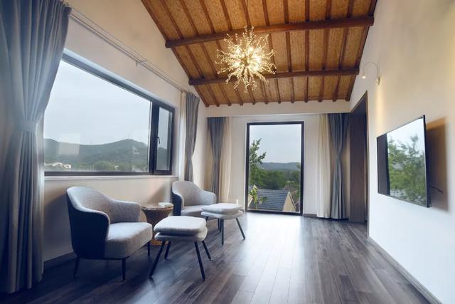 金陵城首家泰式民宿来咯!泡温泉汤,吃高品质泰餐,赏湖光山色