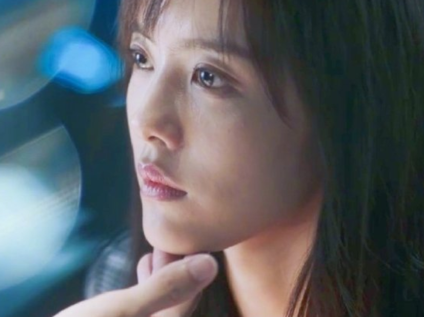 蔡文静在剧中扮演女主何妍,要知道女主三观超正,而