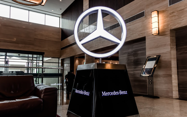 奔驰母公司戴姆勒业绩下滑危机未解 "排放门"仍深藏巨大风险