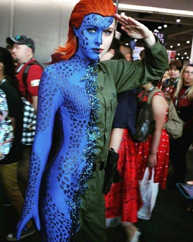 小姐姐cos"魔形女",妆容还原度一比一,网友:这才是"高端玩家"