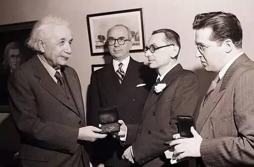 量子力学|量子力学和经典力学到底谁更厉害？