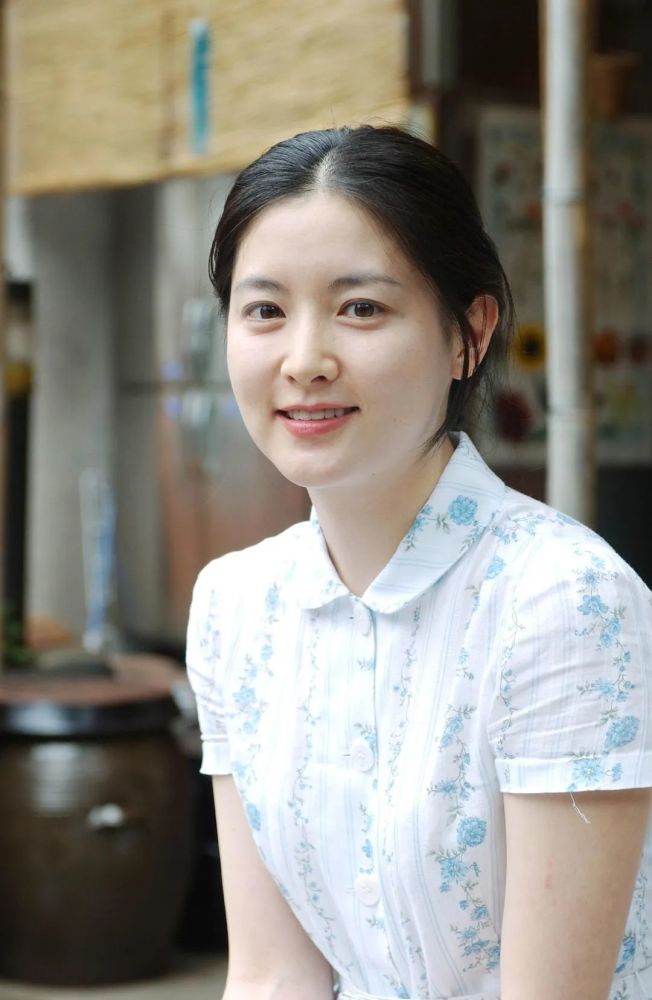 归于生活2009年,李英爱与郑豪泳成婚,两年后,李英爱诞下龙凤胎,此后