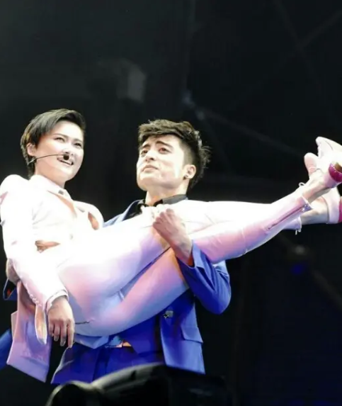 李宇春难删的旧照,年轻的"代价"网友:承包我一年笑点