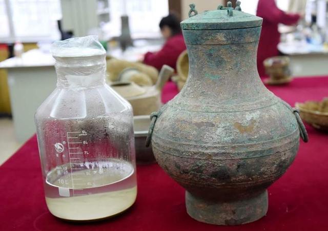 考古专家挖出存放两千年的美酒品尝后说了两个字让人失望