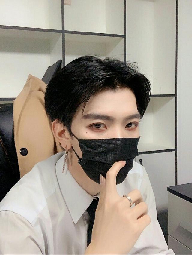 七鹤大人终于摘掉口罩,看到真实颜值后,网友:"鸭嘴兽"实锤