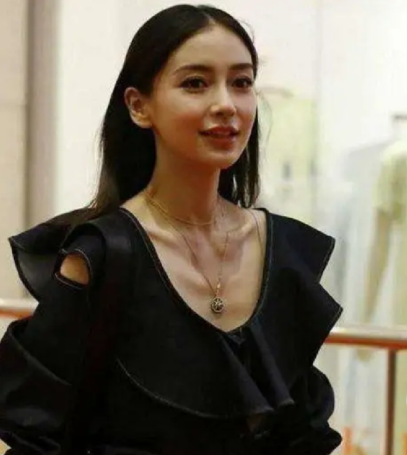 秦岚曾说私下的女明星瘦的跟鬼一样本以为是开玩笑看到生图后太可怕了