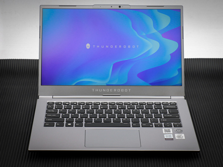 超轻机身长效续航 雷神mixbook air评测