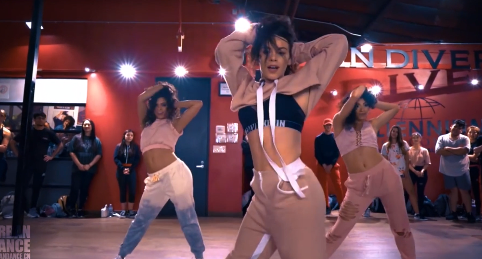 15岁就为红贝贝编舞,天才舞蹈少女16岁生日,张艺兴送祝福