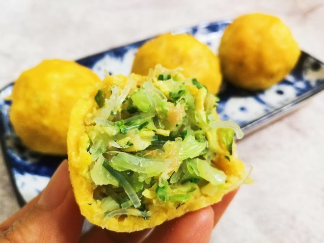玉米面菜团子最正宗的做法,不用和面,皮薄馅香,营养又好吃!