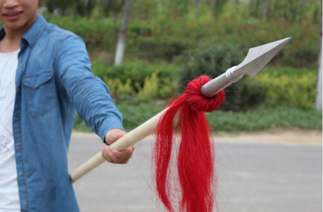 红缨枪刺入敌人身体红缨的作用显露出来古人智慧太强大