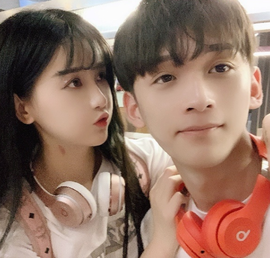 半藏森林与前男友生前合照曝光,看清男方的长相后,竟撞脸毛宸宸