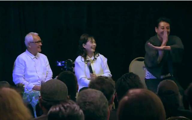 第四个,早田进的饰演者黑部进,他是初代奥特曼人间体的扮演者,在这里