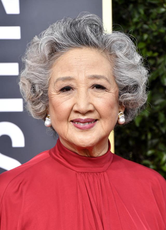 知否王老太太大有来头一把年纪竞争金球奖满头白发气场足