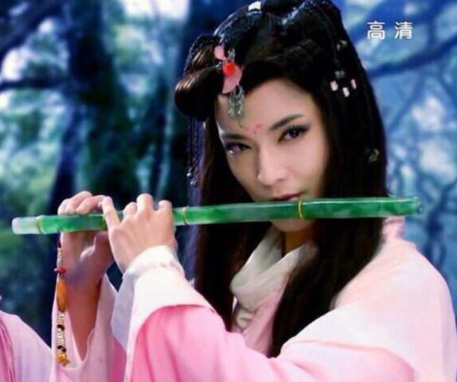 兔儿神的扮演者就是陈威翰了,虽说不是特别火的演员,但是却是对每一个