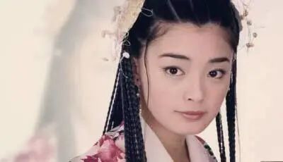 《三剑奇缘》中饰演女一号波娜娜▼她也演过一些影视剧.