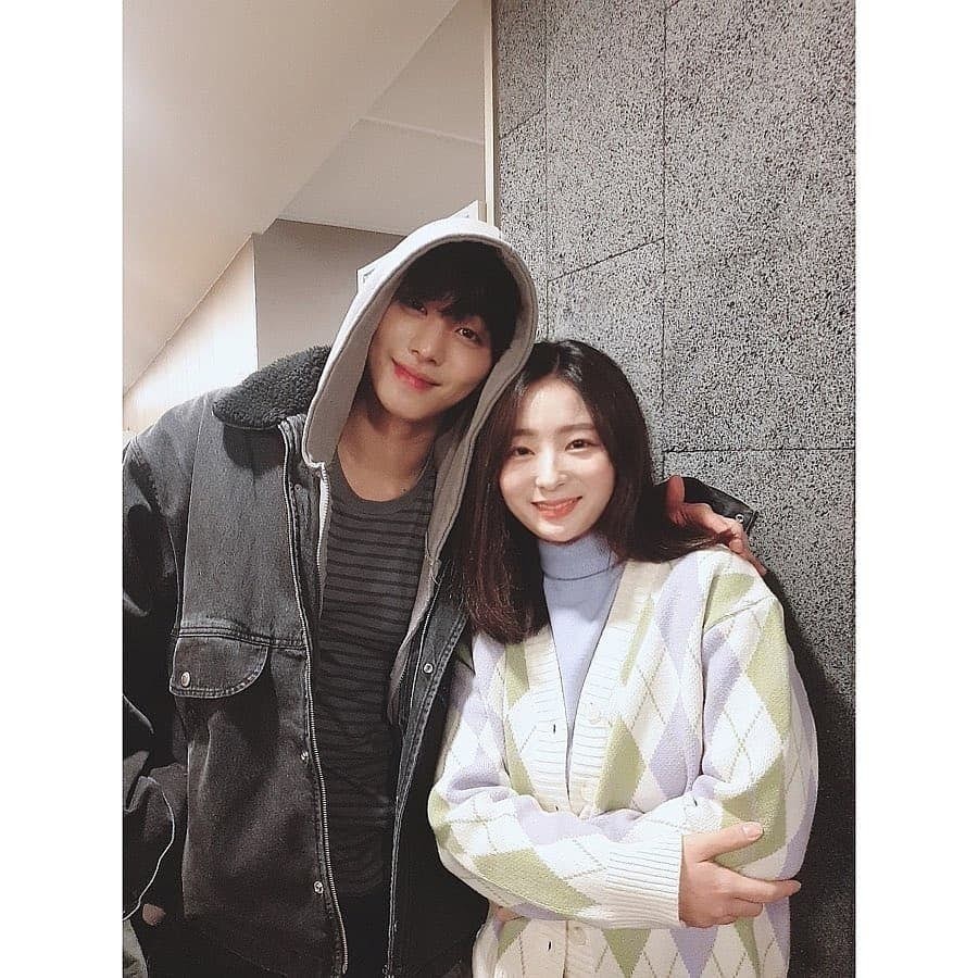 金师傅2安孝燮男友照设成桌布立刻与欧巴稳定交往中