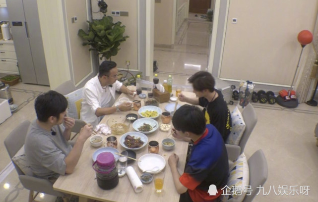 王一博玩密室逃脱,《天天向上》终于舍得播了,另一半内容成亮点_腾讯