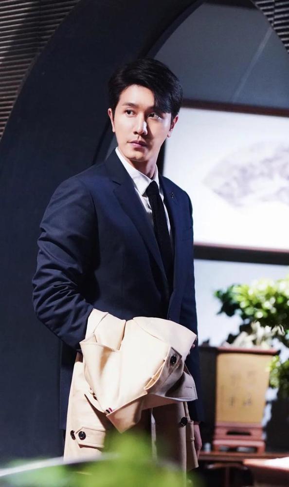 朱一龙挚友神似靳东,还和张含韵传恋情的彭冠英,这次真要火了?