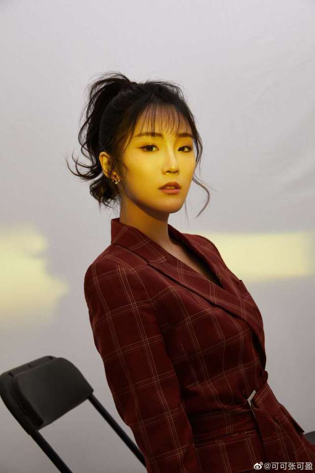 张凯丽女儿晒九宫格造型清新可爱但央视和芒果台都没有捧红她