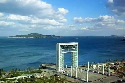 它是三海一门之一,最宜居城市之一,距离日本韩国最近的城市