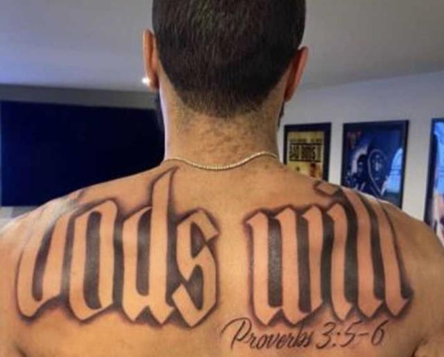 差之毫厘谬以千里塔图姆秀最新纹身却被粉丝指出语法错误