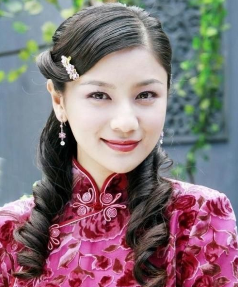 然而,胡可最深入人心的一部作品,则是在民国剧《京华烟云》中开始的