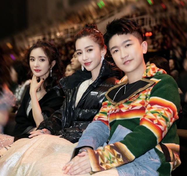 张大大|张大大晒与Baby杨幂同框照，三人盛装出席活动，例行合影闺蜜情深
