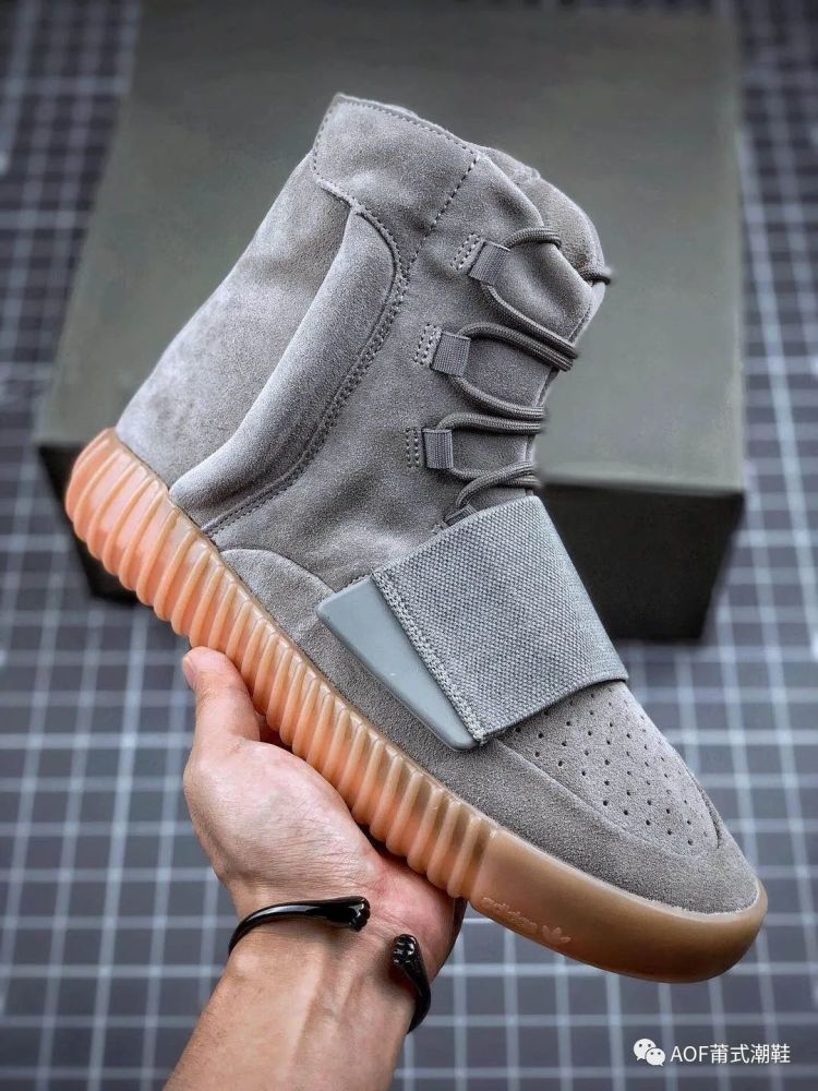 侃爷最有诚意的作品,yeezy750夜光灰开箱实测!