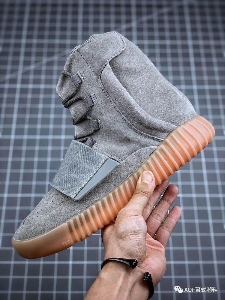 侃爷最有诚意的作品,yeezy750夜光灰开箱实测!