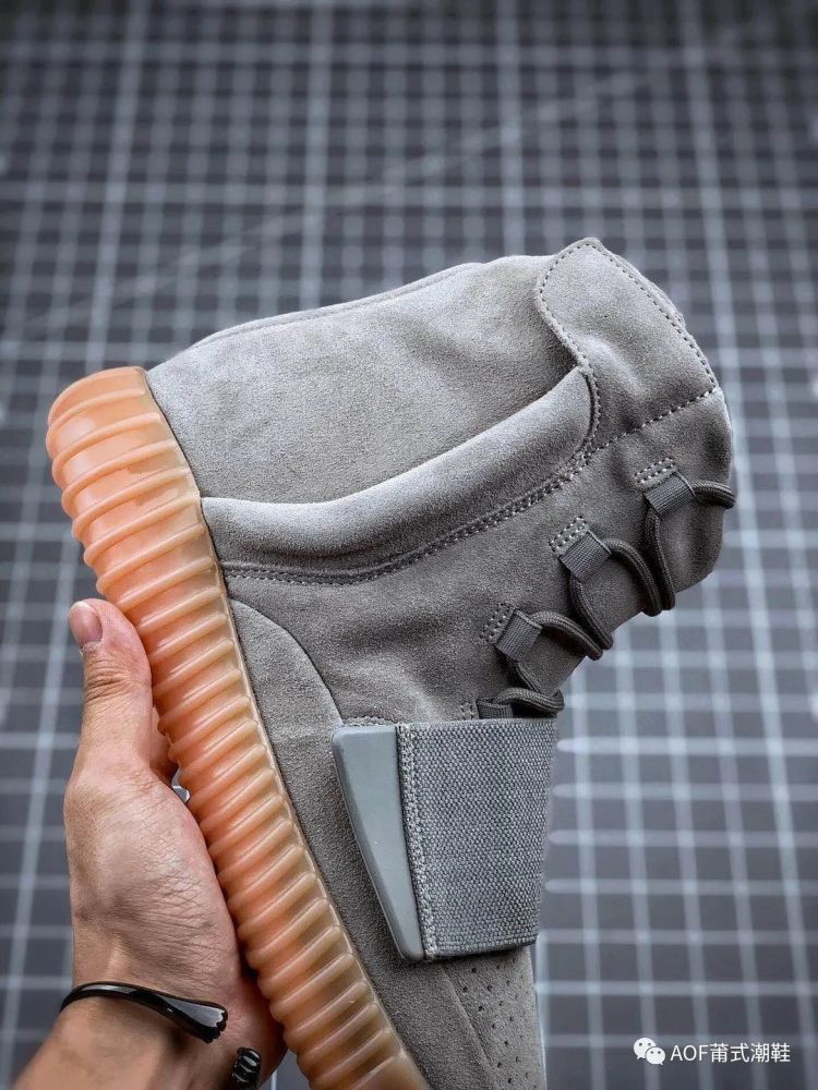 侃爷最有诚意的作品,yeezy750夜光灰开箱实测!