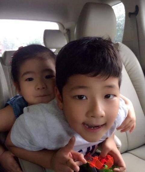 郭涛晒儿子近照石头气质变化大荷尔蒙爆棚脸上都长胡子了超帅