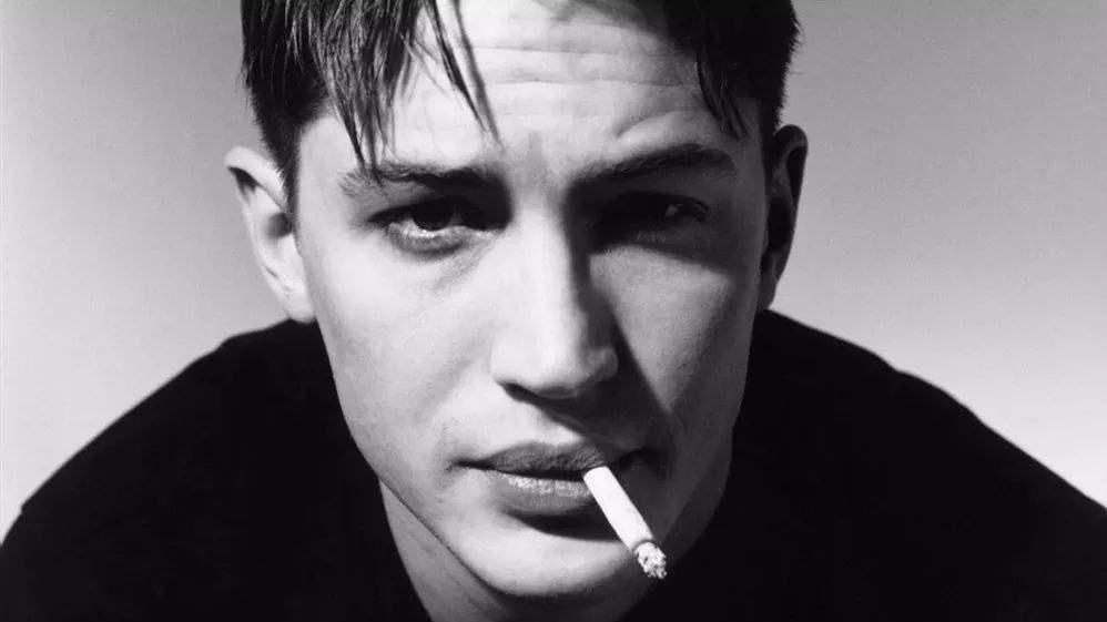 汤姆·哈迪在大神克里斯托弗·诺兰意识结构科幻动作片《盗梦空间》里