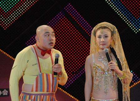 郝莎莎能歌善舞,在早期经常和程野进行搭档,两人共同表演二人转.