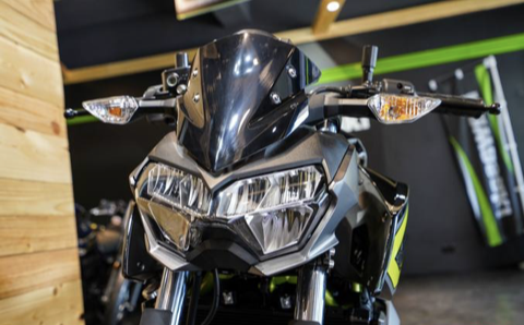 运动街车2020款川崎z400新配色