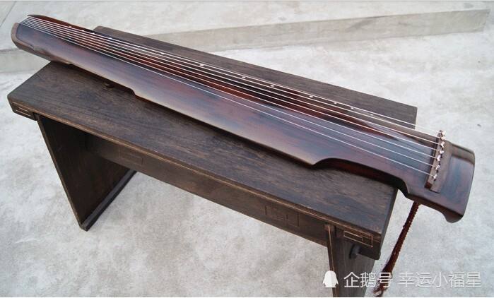 在这样的社会背景下,汉代的琴就从单纯"歌南风"的乐器,变为"御邪僻,防