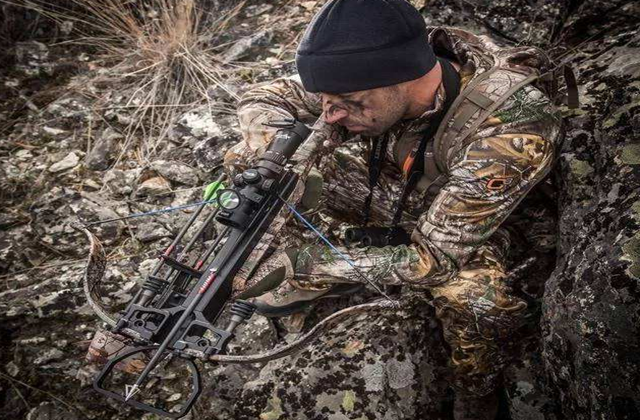 全球3大最强弓弩:第1能将犀牛头骨打碎,第2价值20万一把