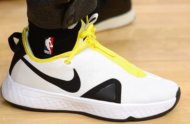 戴维斯上脚kobe 4砍23分带队大胜勇士