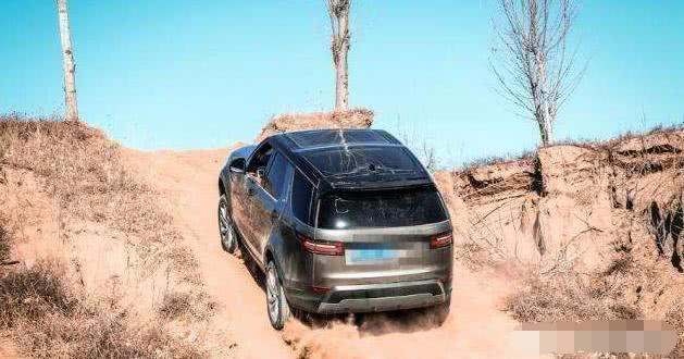 开自动挡汽车遇到上坡时,挂d挡会不会溜车?听听老司机怎么说