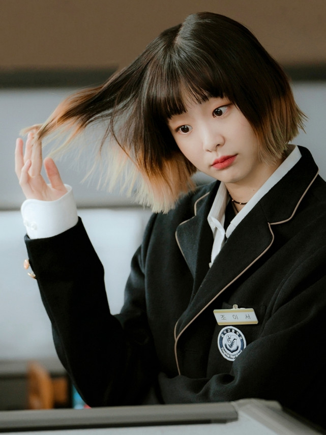 梨泰院class见面会金多美穿露肩连衣裙朴叙俊穿一身黑