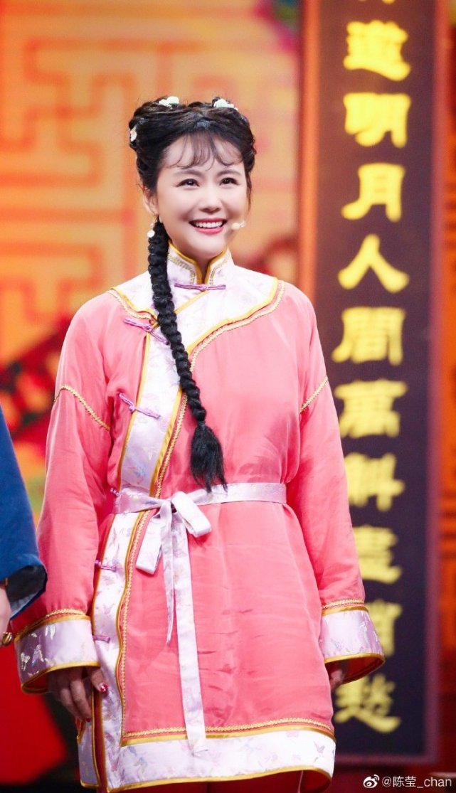 陈莹表示,新年有一个新的生命来到了自己的生活,还祈求孕妈妈们在这次