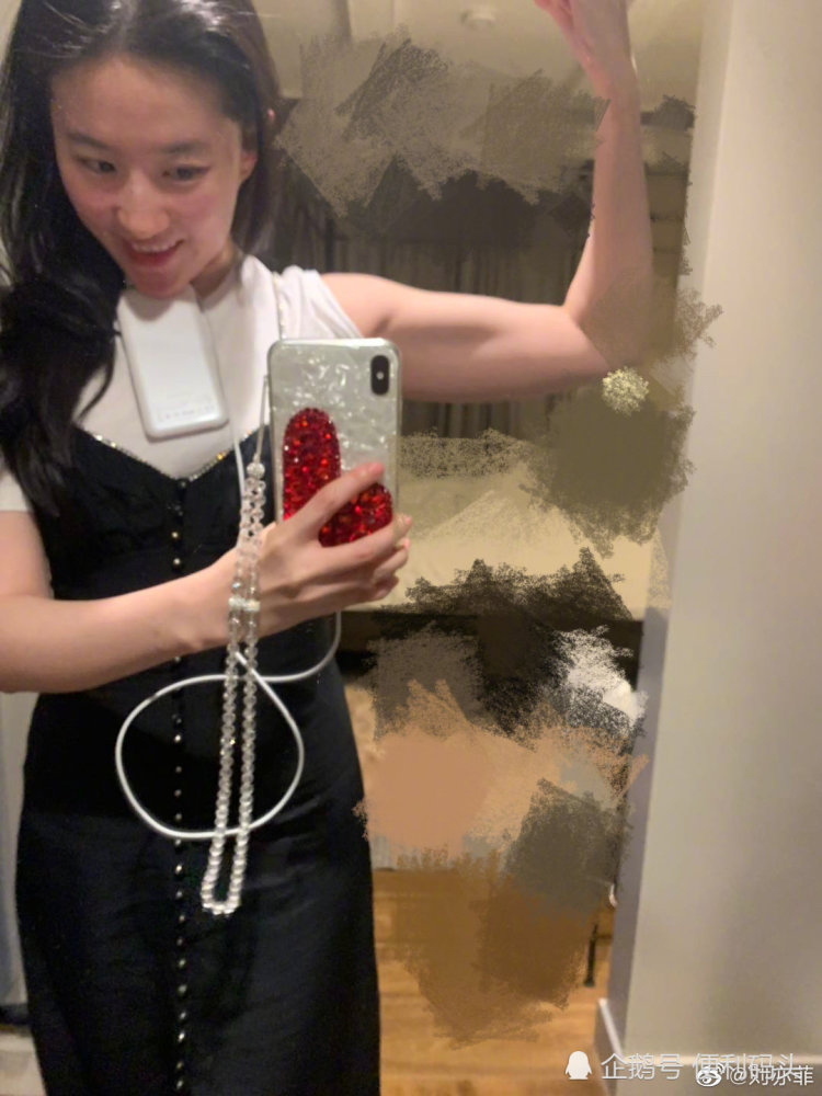 劉亦菲曬健身照秀細(xì)腰馬甲線(xiàn)，我們的神仙姐姐瘦回來(lái)了！(圖3)