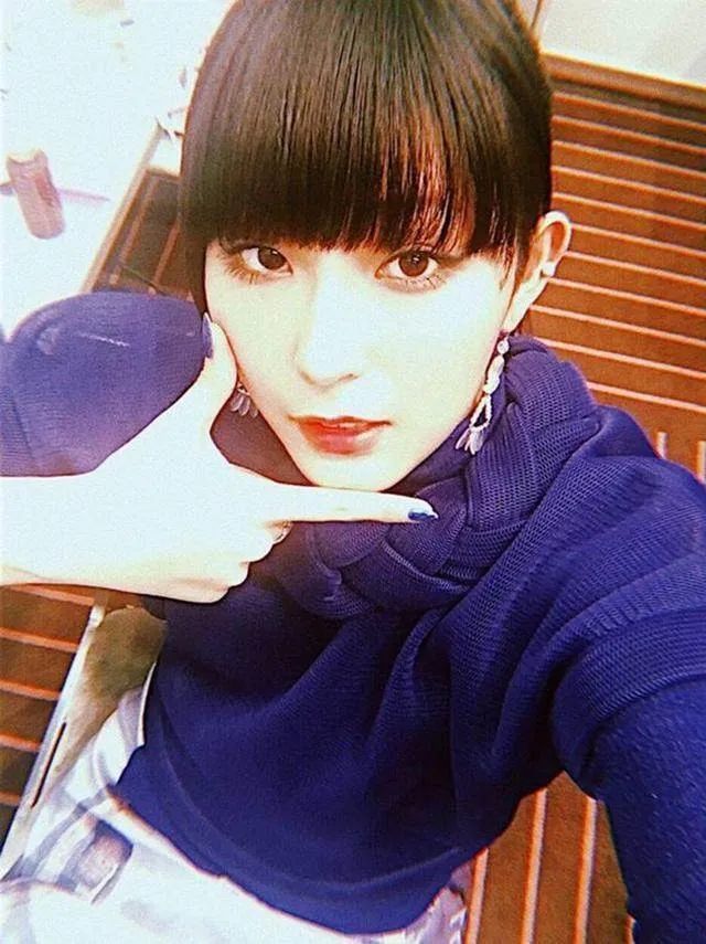 的主题曲《打上花火》,据说制片人听了daoko的演唱后当场拍板这首歌