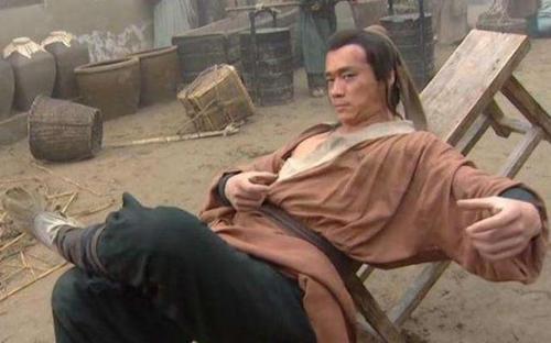 央视曝98版水浒传幕后,武松打虎竟来真的,老戏骨险被猛虎踩伤