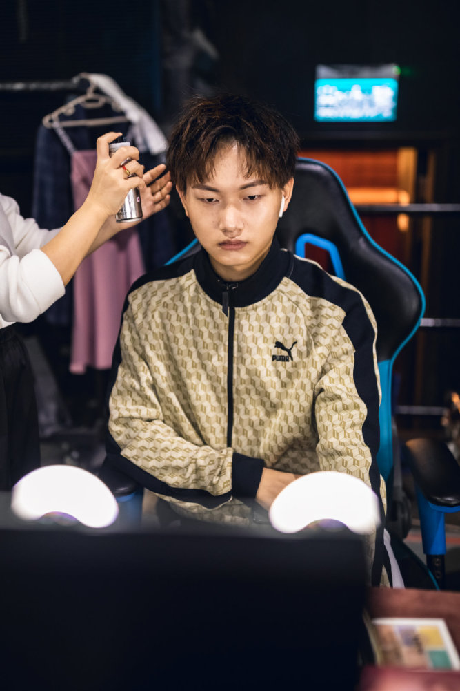 qg新人上单杰杰有多强?giao:他有多个国服,关羽战力高达1万4!