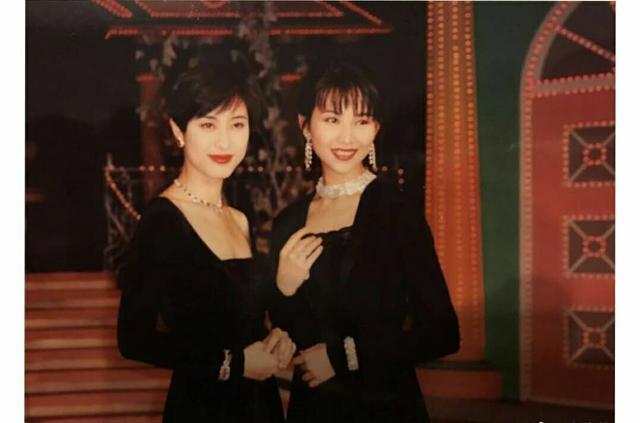 蔡少芬与闺蜜上节目大晒姐妹情 玩游戏直言只喜欢看丈夫内裤